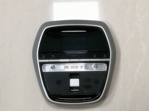 汽車中控臺(tái)正面