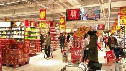 節(jié)日優(yōu)惠活動(dòng)多，商場(chǎng)超市銷售旺，日用百貨喜迎消費(fèi)熱潮